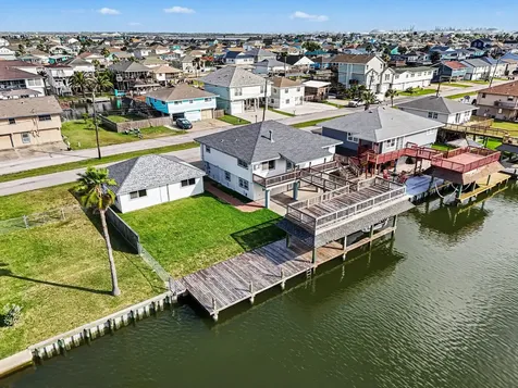 557 Pompano Street Bayou Vista TX 77563