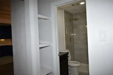 9401 Heatherside Street Houston TX 77016