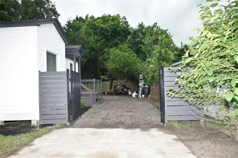 9401 Heatherside Street Houston TX 77016