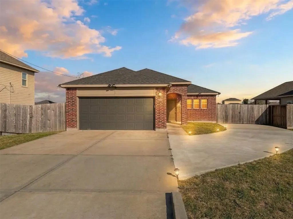 698 Road 5107 Cleveland TX 77327