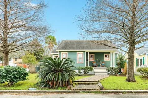 4701 Alamo Drive Galveston TX 77551
