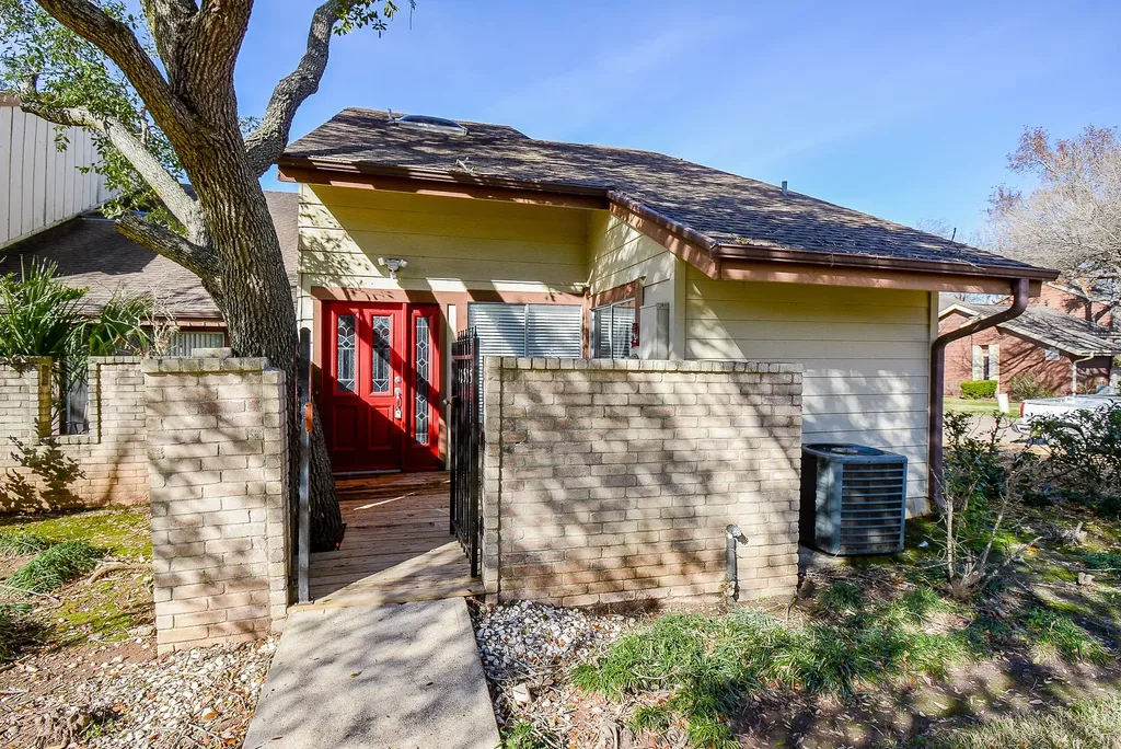 12525 Newbrook Drive Houston TX 77072