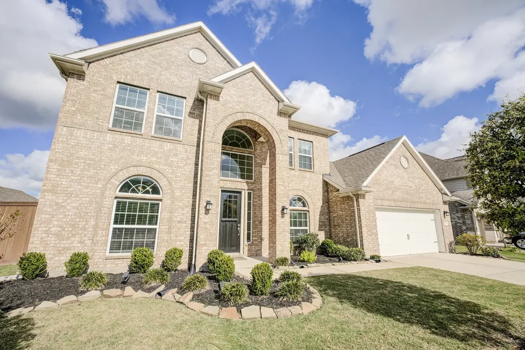 219 Bentwater Lane Clute TX 77531