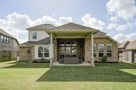219 Bentwater Lane Clute TX 77531