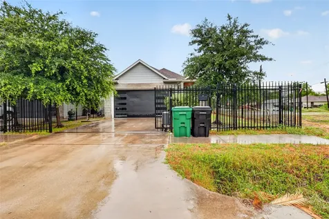3267 Simmons Street Houston TX 77004