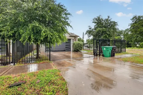 3267 Simmons Street Houston TX 77004
