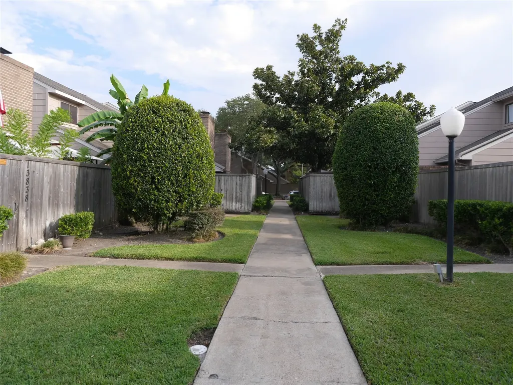 13840 Hollowgreen Drive Houston TX 77082