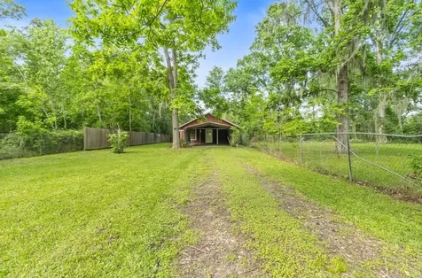 879 County Road 2167 Cleveland TX 77327