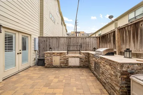 548 Westcross Street Houston TX 77018