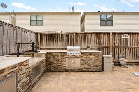 548 Westcross Street Houston TX 77018