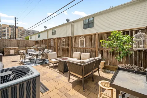548 Westcross Street Houston TX 77018