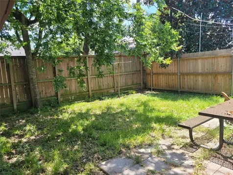 1032 Algregg Street Houston TX 77009