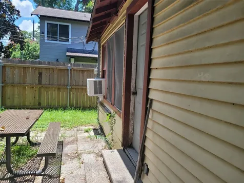 1032 Algregg Street Houston TX 77009