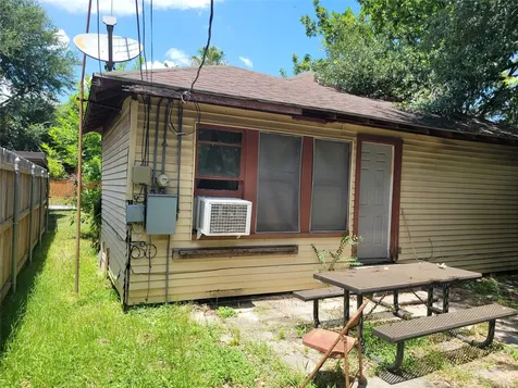 1032 Algregg Street Houston TX 77009