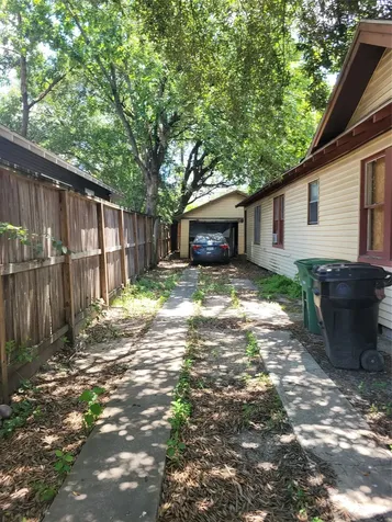 1032 Algregg Street Houston TX 77009