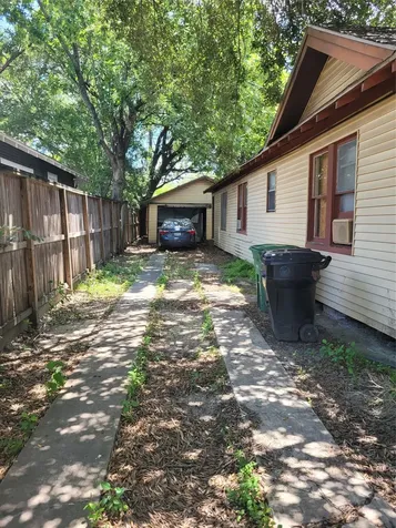 1032 Algregg Street Houston TX 77009