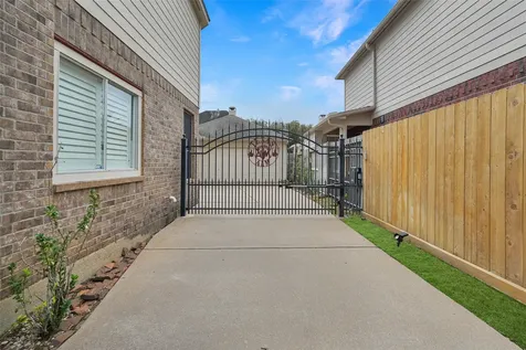 11719 Lakewood Crossing Drive Tomball TX 77377