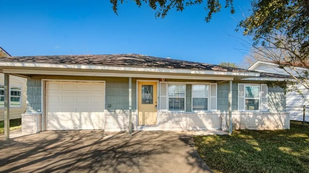 714 W 7th Street Freeport TX 77541