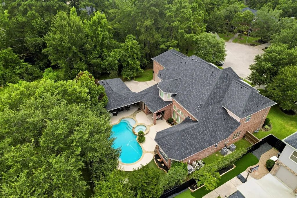 1319 Regal Shores Court Kingwood TX 77345