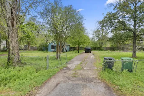 6302 Tuskegee Street Houston TX 77091