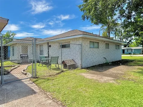8038 Woodlyn Road Houston TX 77028