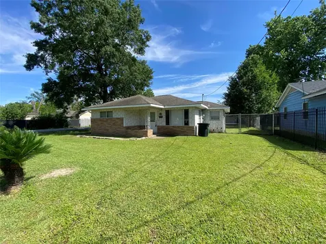 8038 Woodlyn Road Houston TX 77028