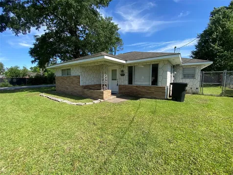 8038 Woodlyn Road Houston TX 77028