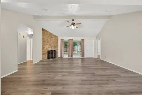 1915 Aldates Drive Houston TX 77015