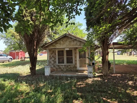 611 W Harris Street Spur TX 79370