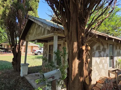 611 W Harris Street Spur TX 79370
