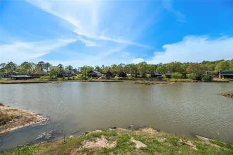 2 Wildwood Lake Drive Huntsville TX 77340