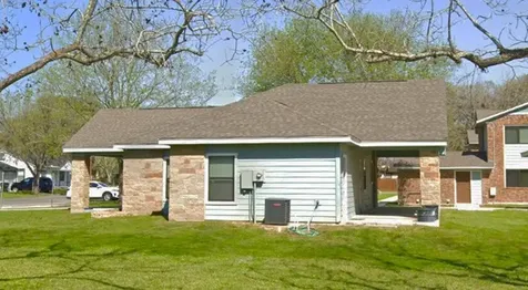 106 Walnut Street Hallettsville TX 77964