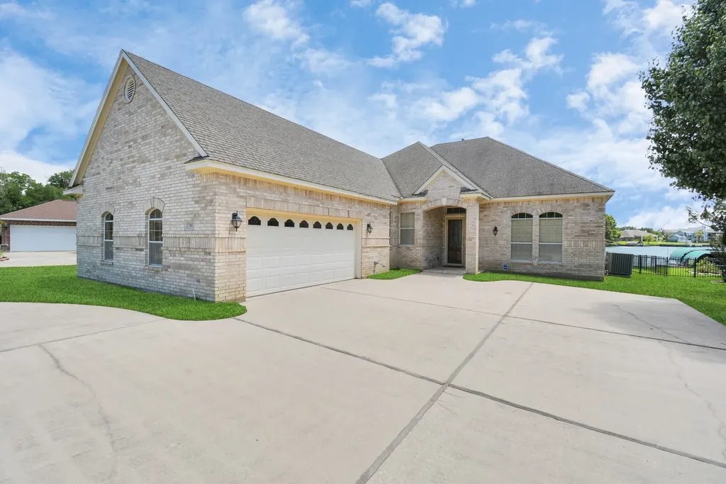 7167 Kingston Cove Lane Willis TX 77318