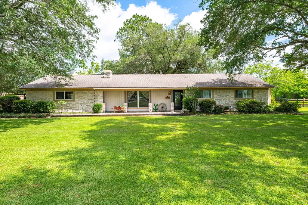 1046 Fm 517 Road Alvin TX 77511