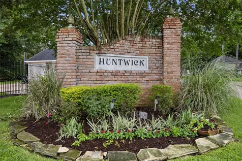 5510 Court Of York Houston TX 77069