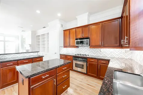 643 Hartman Street Houston TX 77007