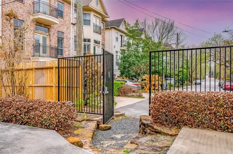 643 Hartman Street Houston TX 77007
