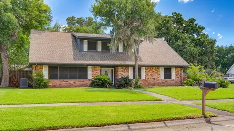 15702 Wandering Trail Friendswood TX 77546