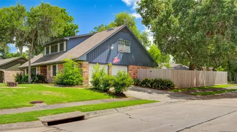 15702 Wandering Trail Friendswood TX 77546