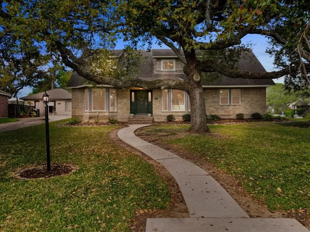 15431 Wandering Trail Friendswood TX 77546