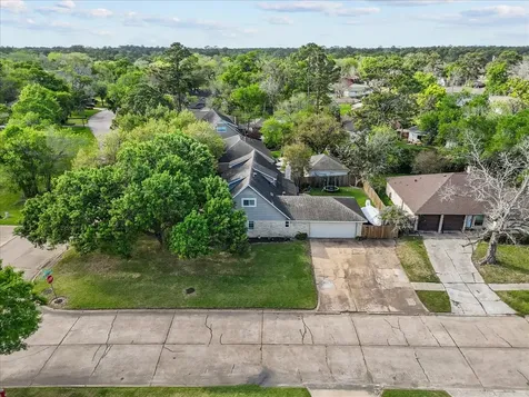 15431 Wandering Trail Friendswood TX 77546