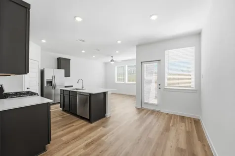 963 Mansfield Street Houston TX 77091