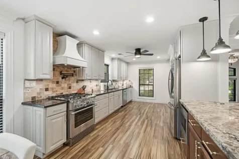 1206 Verdun Lane Friendswood TX 77546