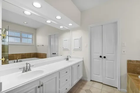 78 N Cochrans Green Circle The Woodlands TX 77381