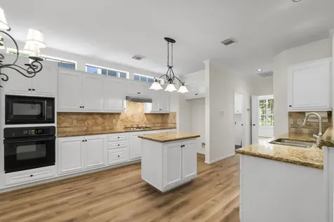 78 N Cochrans Green Circle The Woodlands TX 77381