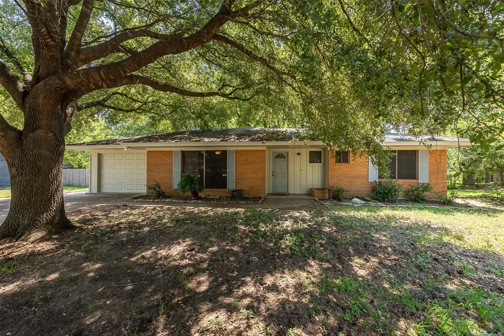 504 Redbud Street Caldwell TX 77836