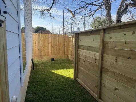 2424 Freeman Street Houston TX 77009