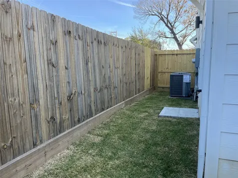 2424 Freeman Street Houston TX 77009