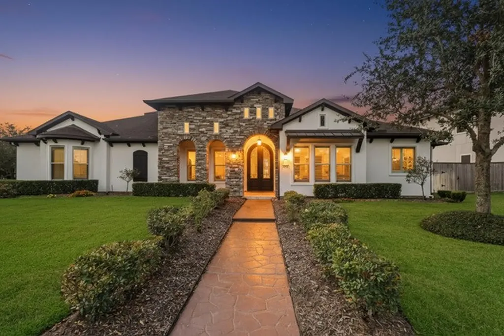 1702 Hunters Trail Friendswood TX 77546