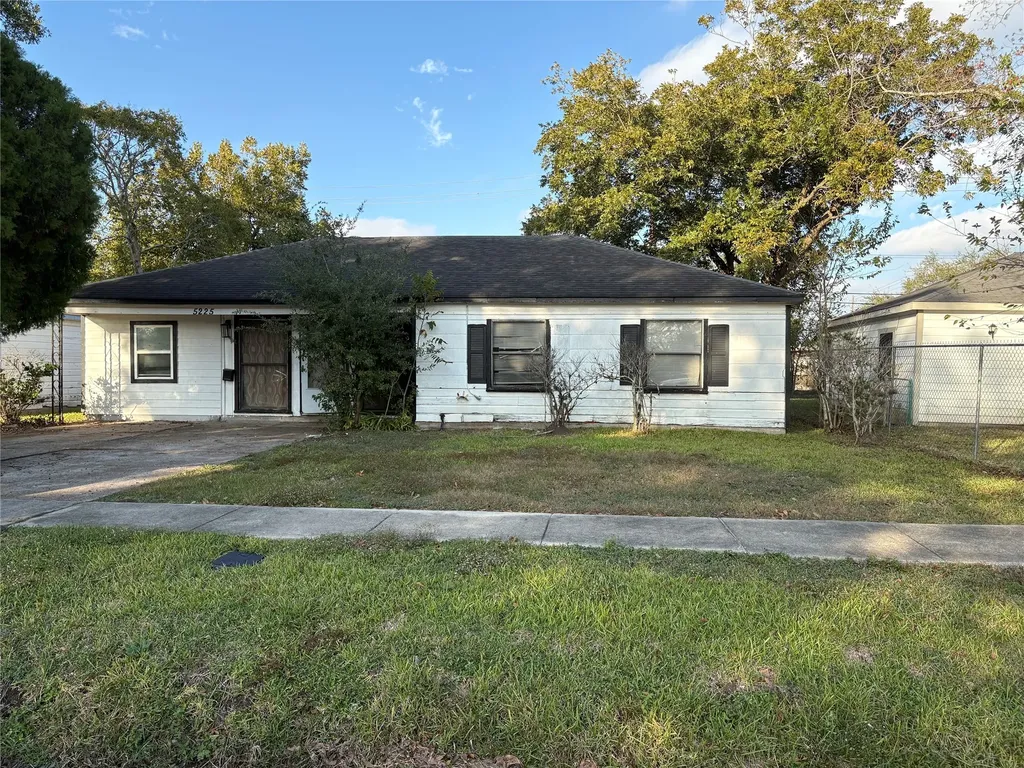 5225 Longmeadow Street Houston TX 77033